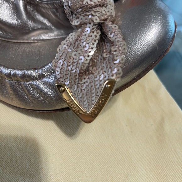 Louis Vuitton Metallic Leather Amulet Flats 37.5 - Picture 4 of 9